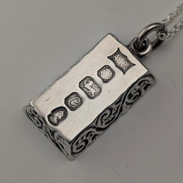 1977年 英国 純銀製 ジュビリーインゴットペンダント計32g 純銀ネックレス付 AJCo